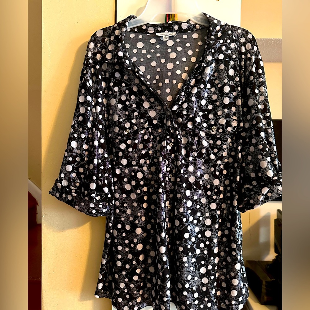 Women’s buttoned blouse.